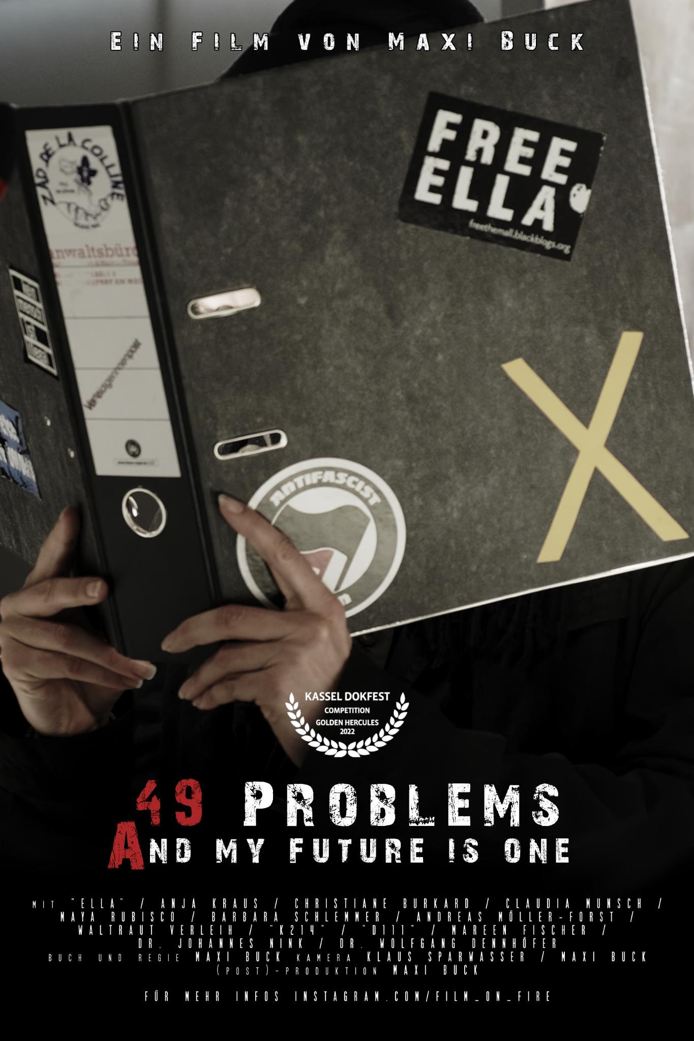 Filmplakat zeigt Menschen, der sich hinter einem Aktenordner versteckt auf dem ein gelbes X und ein Aufkleber mit Free Ella ist.