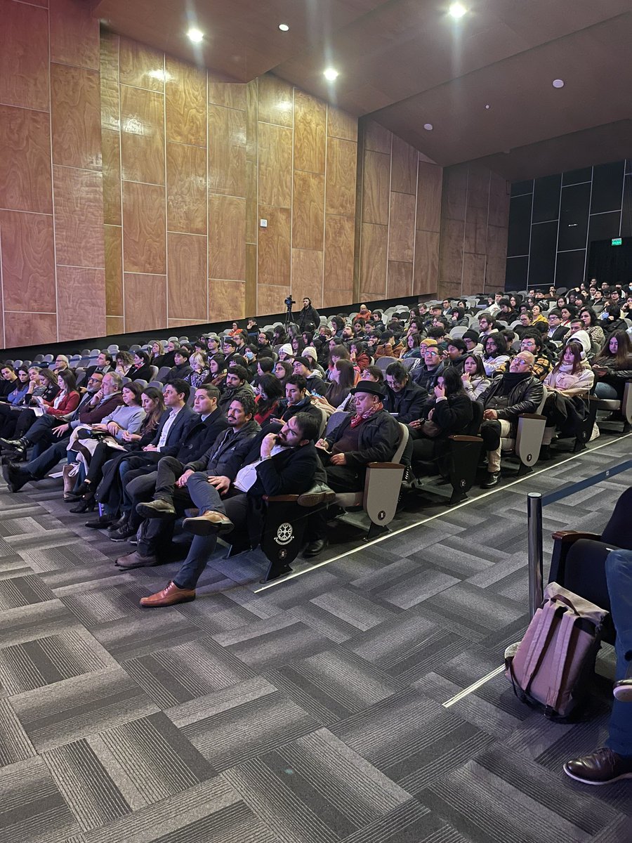 corfoaraucania's tweet photo. Hoy con gran asistencia y participación del ecosistema regional realizamos el primer seminario internacional de economías creativas en la región de La Araucanía 👏🏽👏🏽👏🏽 https://t.co/o2aP4ppacQ