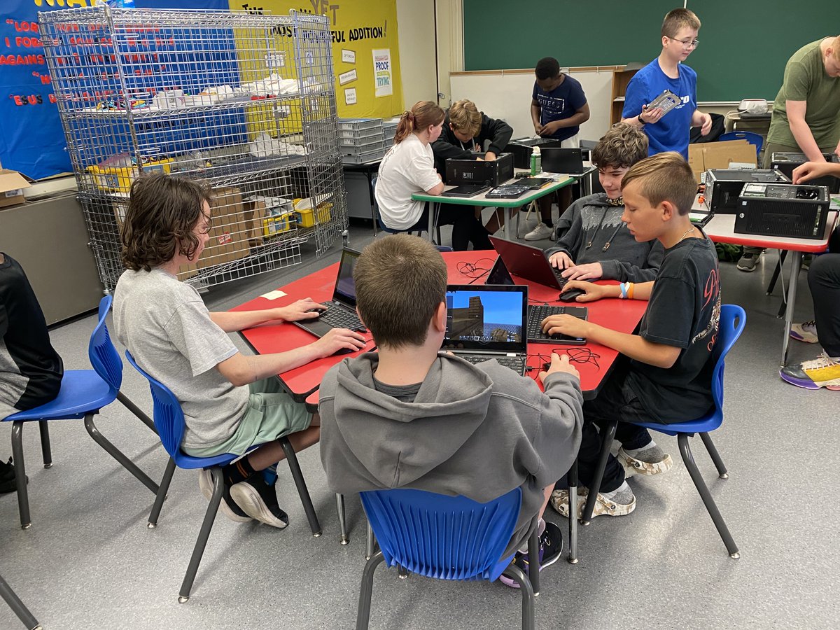 FMPSDTech's tweet photo. Our 1st ever @fmpsd JHS @Minecraft Tournament was a huge hit in @ChristianFMPSD. Many thanks to @Microsoft for support and mentorship. #ymm #STEM https://t.co/h16Sa8Uaeo