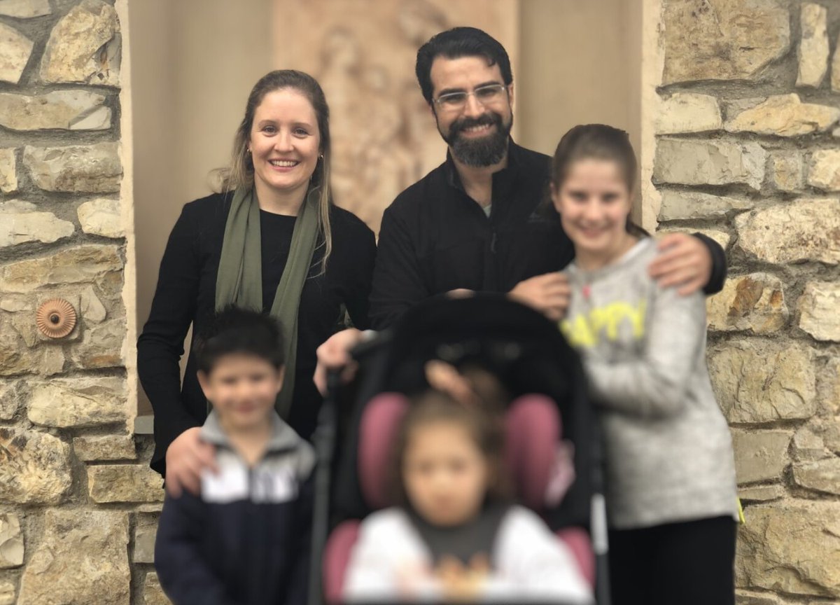 Luiz e Renata Scarpino alla Scuola Loreto per famiglie. Sono arrivati a #Loppiano dal Brasile ad agosto 2022 con i loro tre figli. E la piccola Maité è stata un grande dono di luce per tutti gli abitanti.
loppiano.it/2023/06/15/dot…