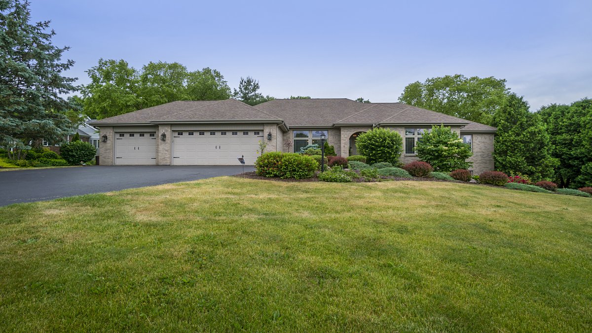 SoldOnToni's tweet photo. 11178 Fyvie Court, #BelvidereIL 61008

Exceptional ranch for sale! 4 Bed / 3 Bath on the market for $500,000. Visit the link to see all the photos or schedule a showing!

https://t.co/IaWoTSzMFD

#SoldOnToni #Belvidere #Illinois https://t.co/oBfFvEliZX