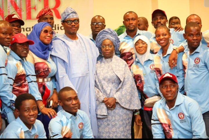 ItunumiObasa1's tweet photo. ADEBULE  Youth Ambassadors @transcorp Hilton Abuja... All for Mama West Alihamdulilahi Robilameen...@DrAdebuleIdiat @AdebuleYouth @Adebulesuppgrp @engrsimms . https://t.co/04BmSQ52jJ