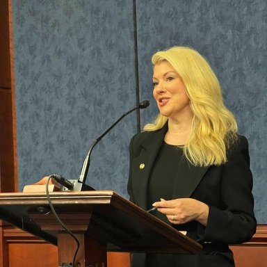CSUAmyParsons's tweet photo. Another wonderful day in D.C. at the Colorado Capital Conference. I hosted the impressive lineup of speakers for the morning session then had a few minutes for selfies on the Capitol steps! #ColoCapConf2023 https://t.co/49fwBHVWWL