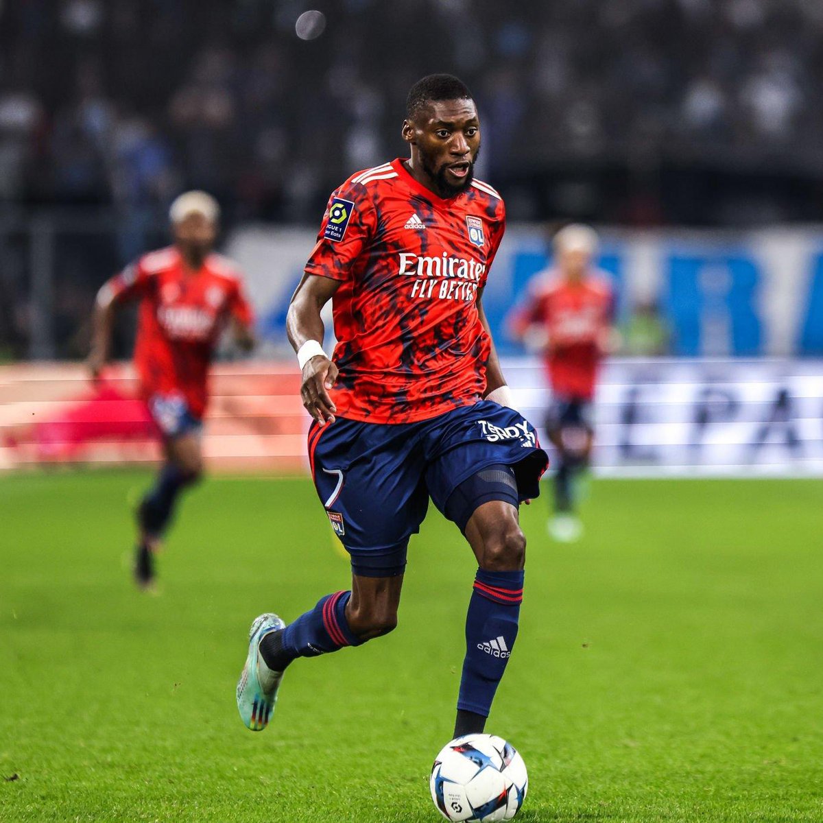 Lyon, Karl Toko Ekambi'nin sözleşmesini feshetmeyi düşünüyor.

📰 Foot Mercato