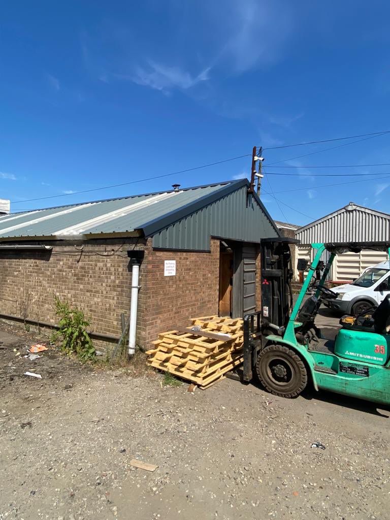 FirstFixGroup's tweet image. Strip and re sheet almost complete in #benfleet #essex day 4 .