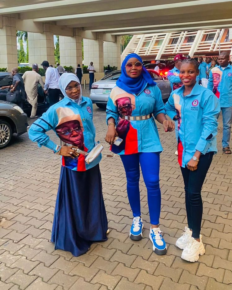 ItunumiObasa1's tweet photo. All for Mama West! @transcorp Hilton Abuja @AdebuleYouth @DrAdebuleIdiat @Adebulesuppgrp @engrsimms https://t.co/TjVKvAA6dm