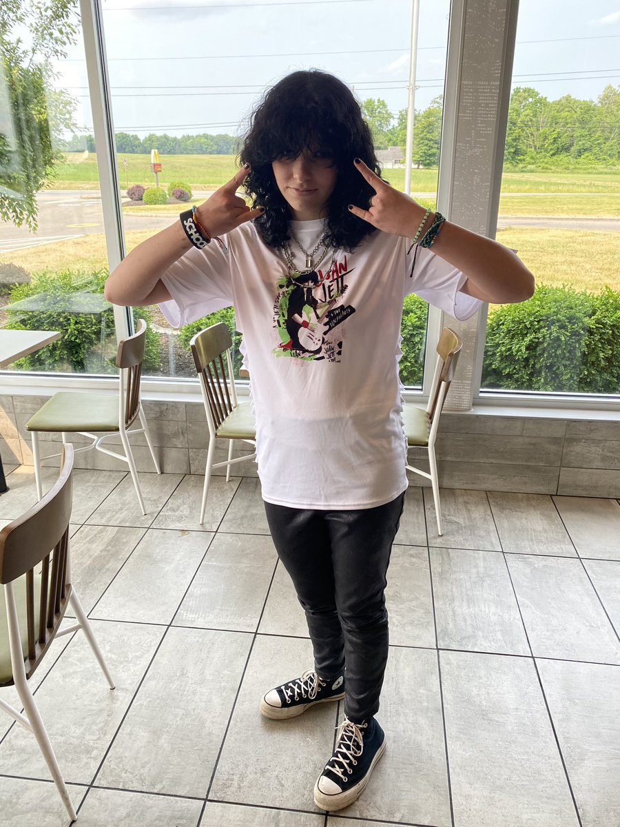 On my way to Cleveland to see @joanjett with my 16 year old step daughter. Joan is her absolute favorite, and her inspiration for many facets of her life. #ClevelandRocks #JoanJett #ILoveRockNRoll