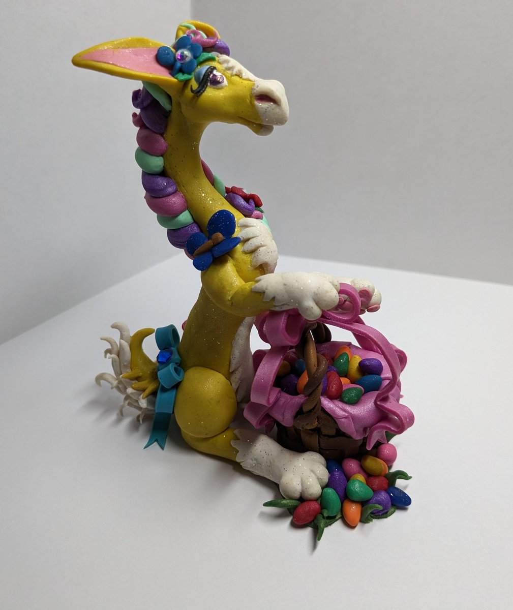 KAtotheW's tweet image. A piece I made in April, I think I&apos;ve done all the holidays now for this collection #Easter2023 #sculpey #premo #cute