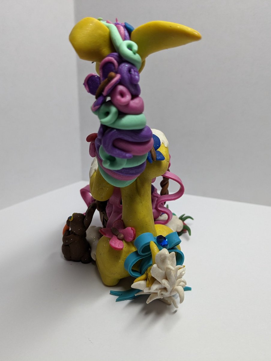 KAtotheW's tweet image. A piece I made in April, I think I&apos;ve done all the holidays now for this collection #Easter2023 #sculpey #premo #cute