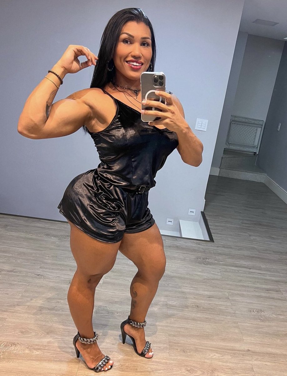 eualessandra22's tweet photo. RT if you like when girls dress up 🍑💃🏽 https://t.co/jDsg6iIHUu