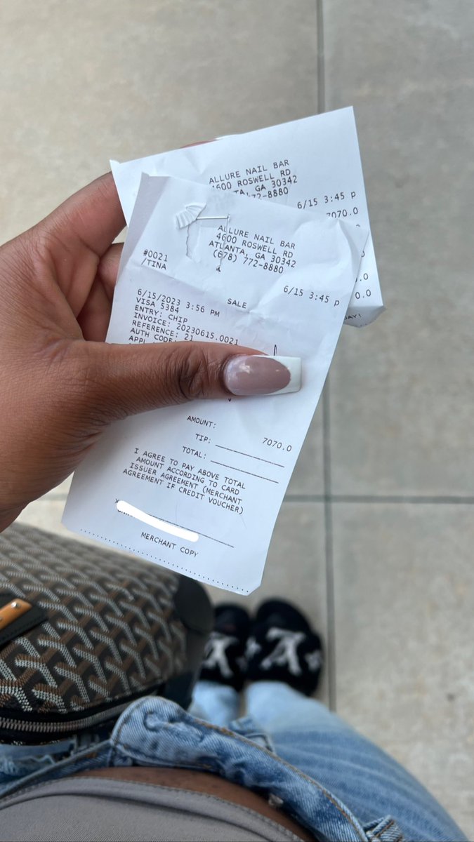 WeAmourAmara's tweet photo. I can't make this up she charged me SEVEN whole bands https://t.co/zIa0xWhc5c