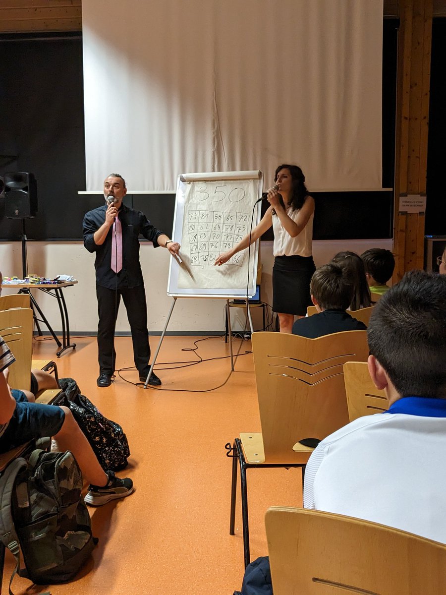 SchultzBarr's tweet photo. Plaisir des maths toute l'année à travers des jeux et concours. La cie espritjoueur a animé la remise des prix au collège cette après-midi pour le bonheur des participants. https://t.co/858KrCJ3JD