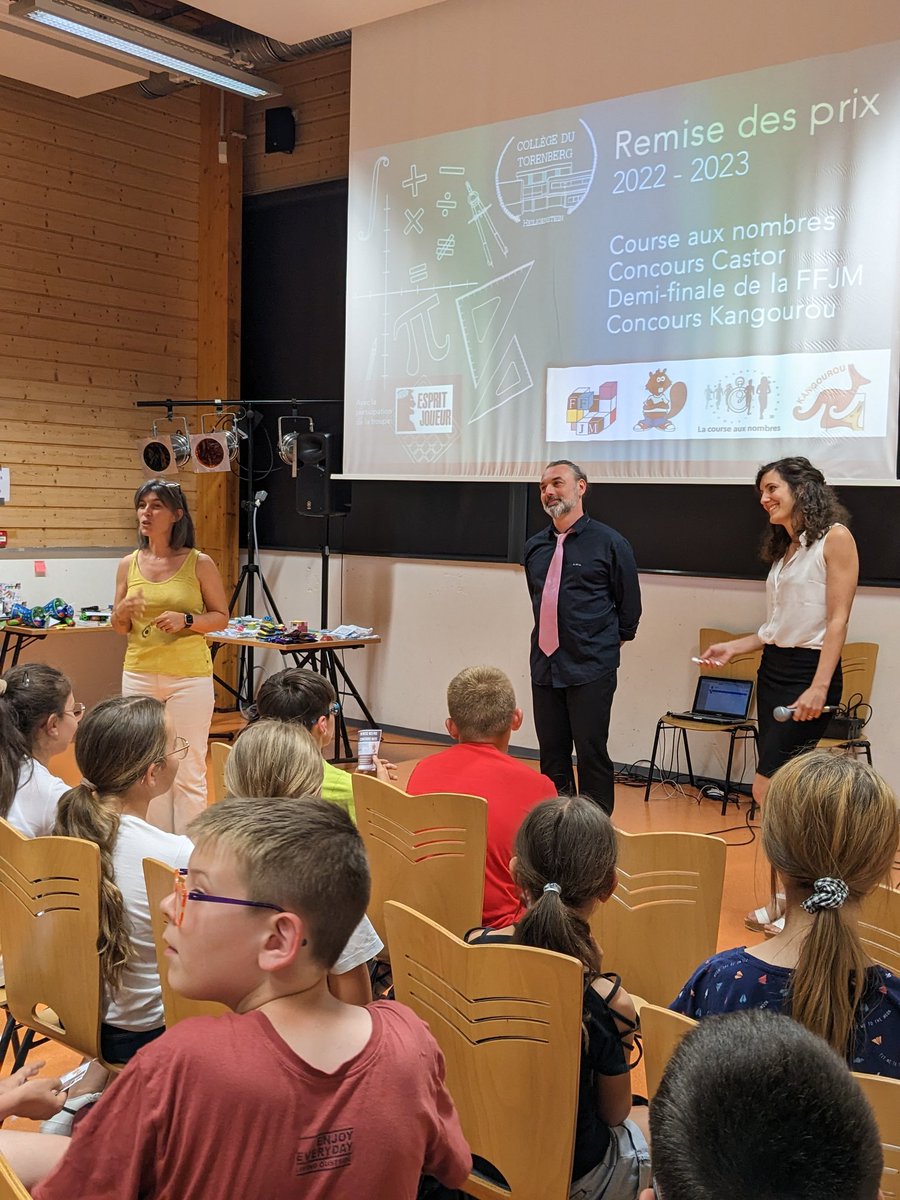 SchultzBarr's tweet photo. Plaisir des maths toute l'année à travers des jeux et concours. La cie espritjoueur a animé la remise des prix au collège cette après-midi pour le bonheur des participants. https://t.co/858KrCJ3JD