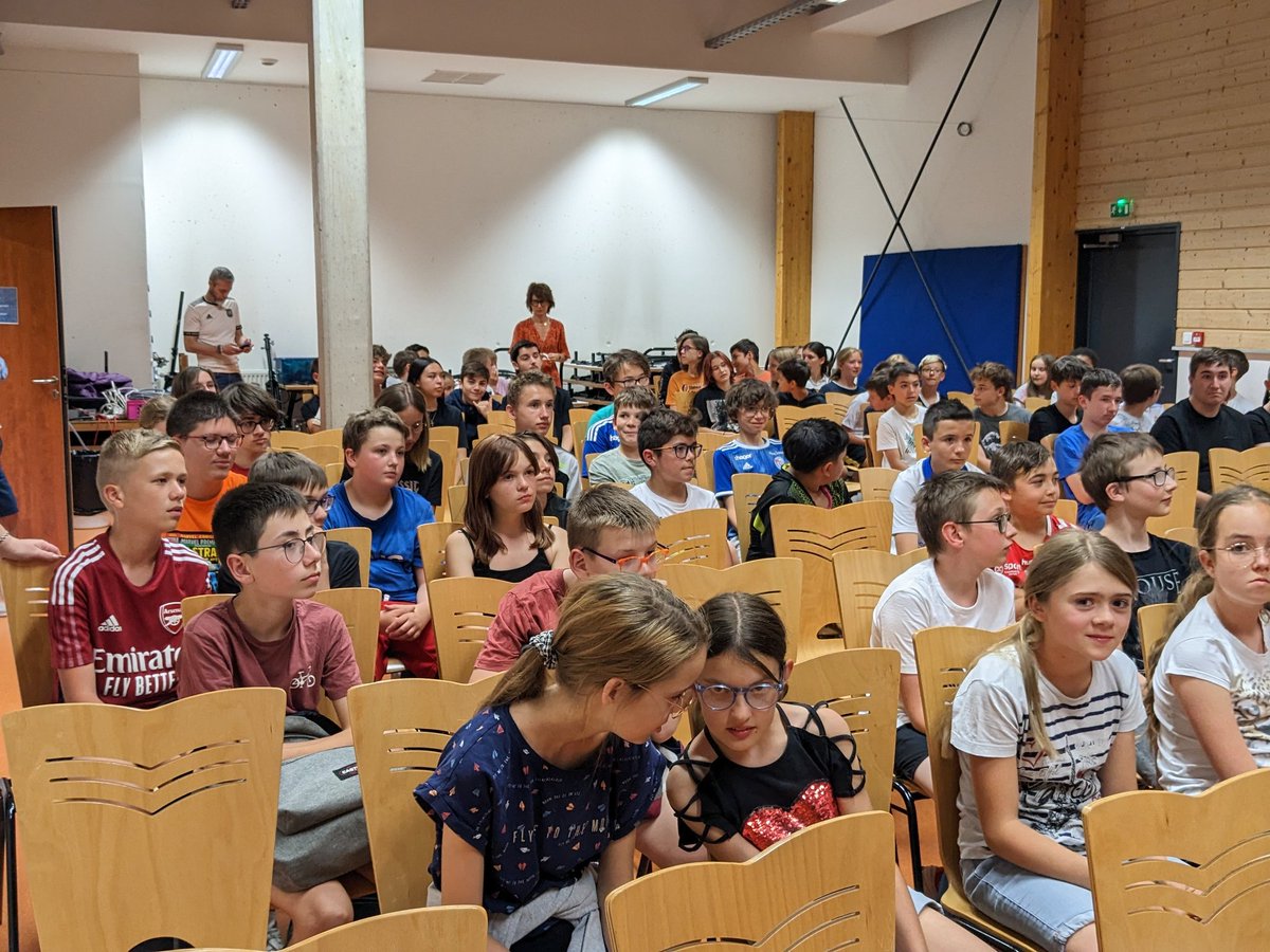 SchultzBarr's tweet photo. Plaisir des maths toute l'année à travers des jeux et concours. La cie espritjoueur a animé la remise des prix au collège cette après-midi pour le bonheur des participants. https://t.co/858KrCJ3JD