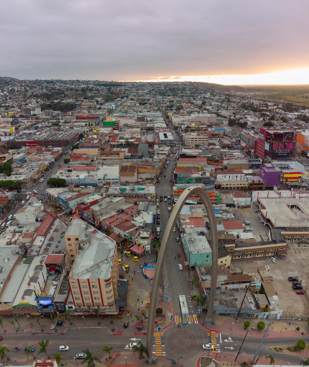 Matingas's tweet image. Me encanta decir "voy a volar al rato en la tarde" y no especificar como...

Foto del arco de #Tijuana #Drone