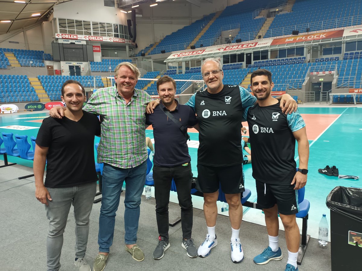 Ponowne sztabu zjednoczenie.✊💪

Płock, 15.06.2023r.

#reunion 🔗🇧🇷 🇵🇱 🇦🇷