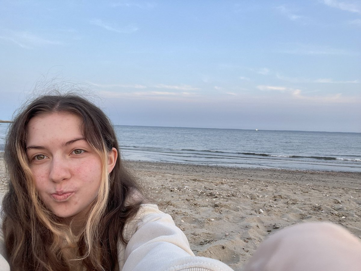 meo (=´ᆺ`=) on Twitter "miss mel with and without makeup 🤓"