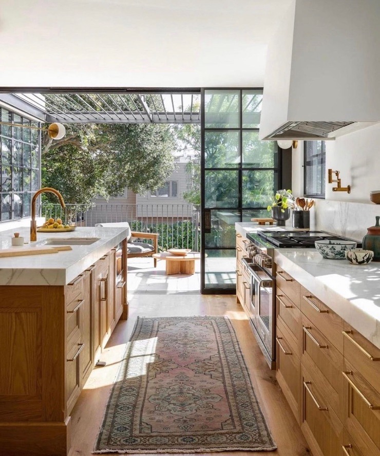 ✨ Feast your eyes on this stunning kitchen design! 💫 A perfect blend of modern chic and rustic charm, it's the ultimate culinary oasis for every home chef 🍽️🏡 Get ready to cook up a storm in style! 🍲🌟 #KitchenGoals #DreamKitchen #InteriorDesign'.