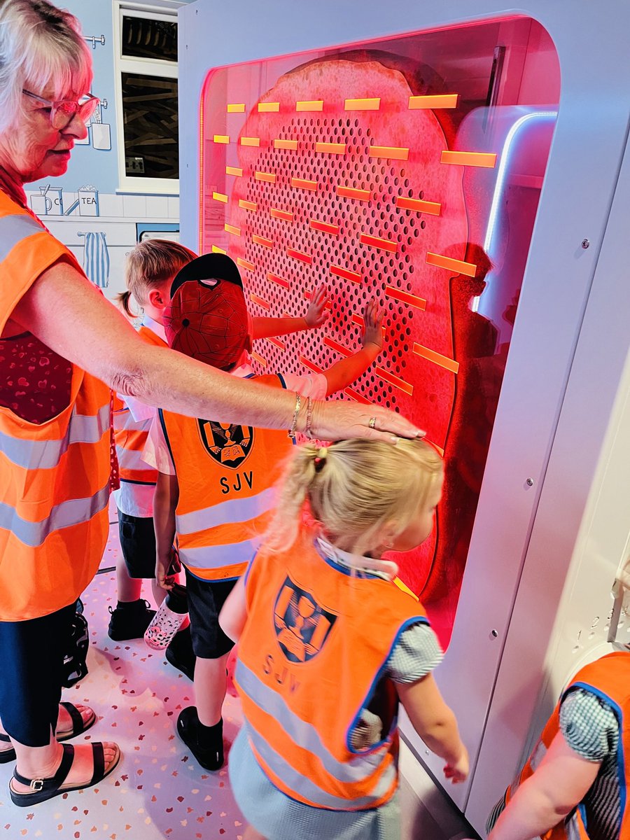 sjvblackpool's tweet photo. Exploring the Science in our ‘Home’ 🏡
at Eureka today… finding out how things work and what energy they use #SJVRDH #SJVScience https://t.co/5d4L09JSsN
