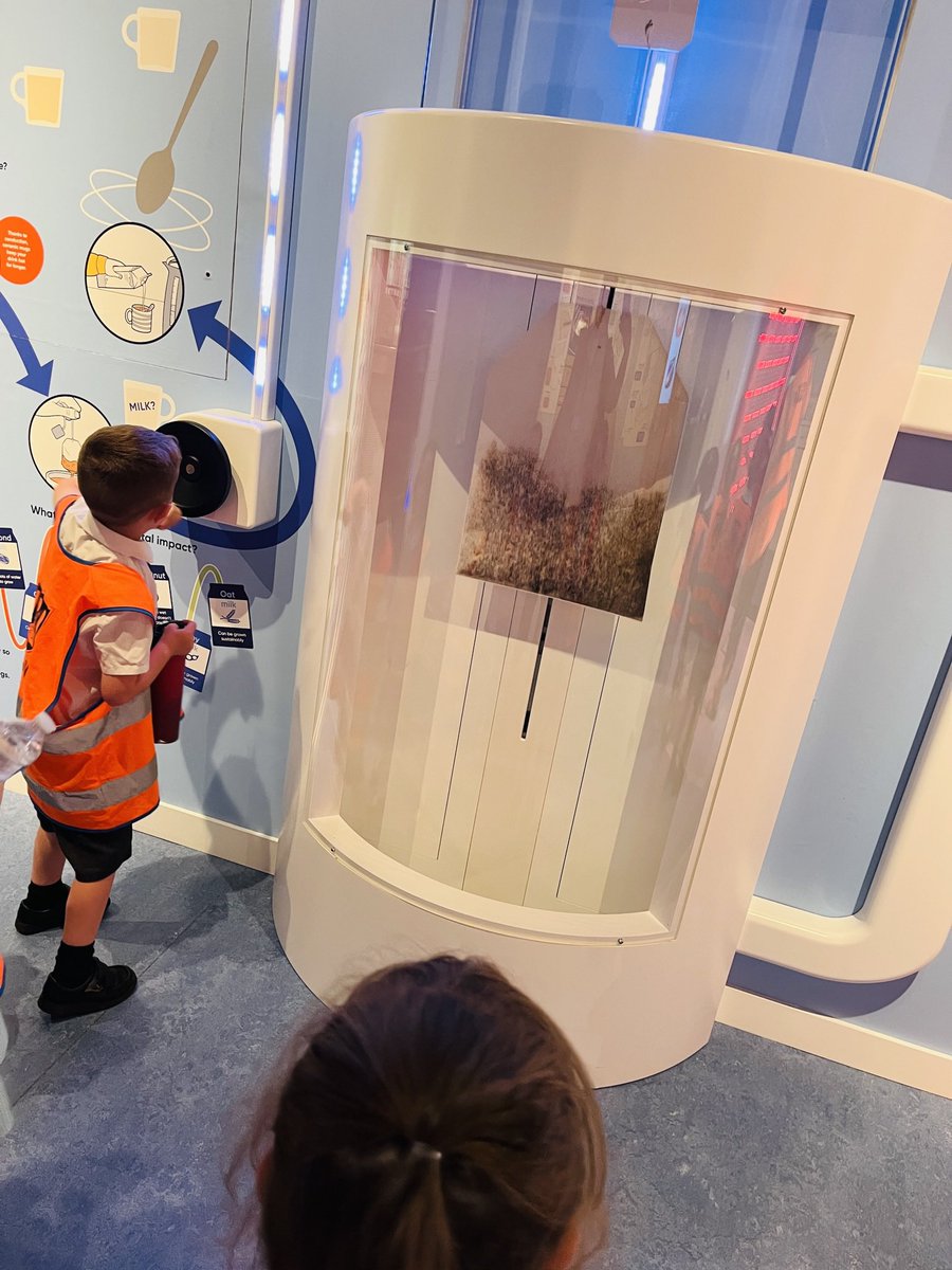 sjvblackpool's tweet photo. Exploring the Science in our ‘Home’ 🏡
at Eureka today… finding out how things work and what energy they use #SJVRDH #SJVScience https://t.co/5d4L09JSsN