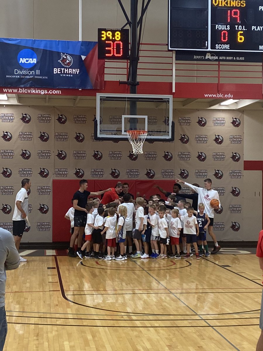 Vikings Men's Basketball tweet media