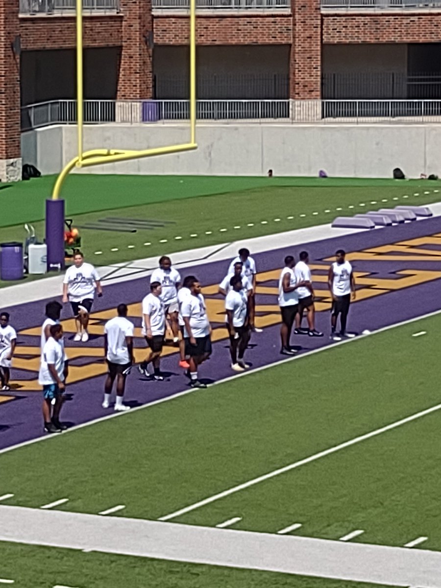 kittikat910's tweet photo. Camp #8 Let's go?
#102degrees
#whileyouweresleep
#wereyouat
@Coach_Brace @CoachGreenOL @CoachAdamClark @CoachAllen78 @CoachLytal @_coachcotto @CoachPruitt_UAM @CoachShaqPowell @CoachTyWarren @CoachWiebelhaus @jor_mcq_99 @kyleyoung_BSU @SFA_FBRecruit @CoachBigHU https://t.co/GgCxvkegyB