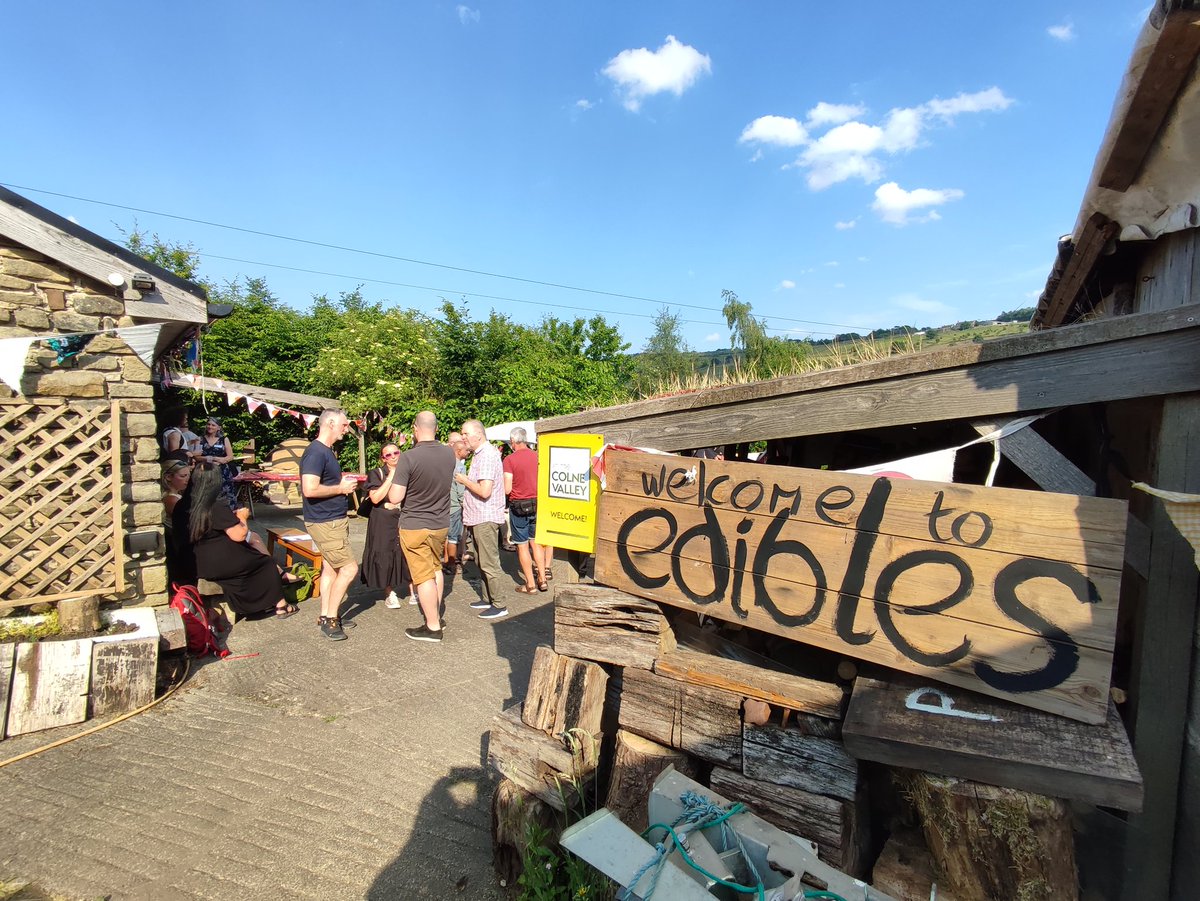 EdiblesWYorks's tweet photo. Great to host In the Colne Valley.... business network this evening - inspiring local produce from Anello, DeChoc, the Village Green, Zero Yorkshire.. https://t.co/fFOaqBMdsQ