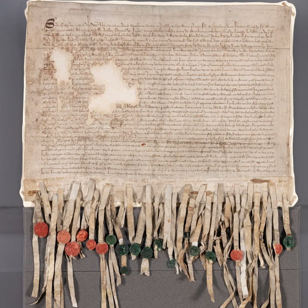 Visited the declaration of arbroath today in the museum of Scotland in Edinburgh and it was AMAZING 💙 🏴󠁧󠁢󠁳󠁣󠁴󠁿 This document is 700 years old!!! (2nd pic is from the Internet as u weren't allowed pics) #thedeclarationofarbroath #declarationofarbroath #scottishhistory #scottishculture