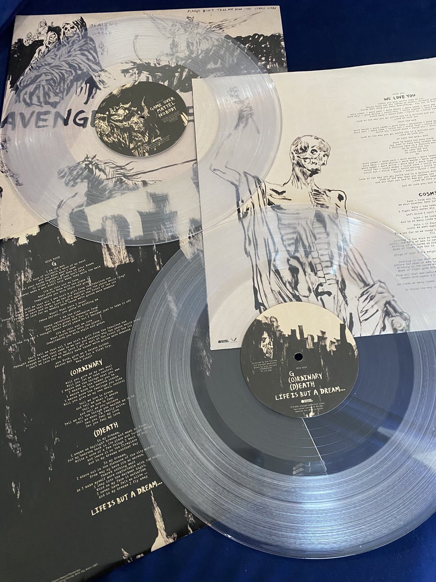 Si, my dbc exclusive vinyl finally arrived today 🇨🇱

Love the art, thanks <a href="/TheOfficialA7X/">Avenged Sevenfold</a>