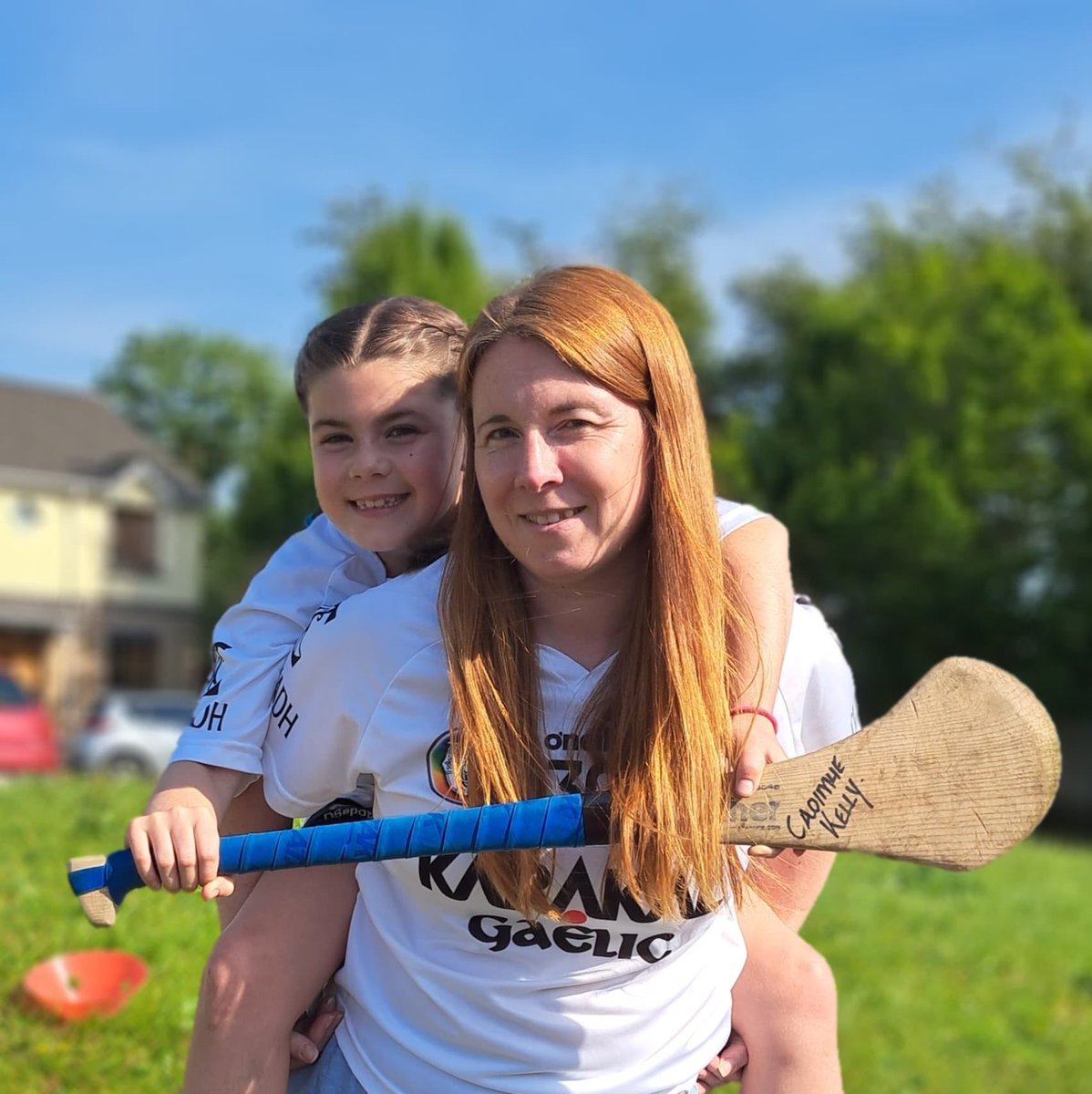 ClaneGAA's tweet photo. Profile 14: Hands together for Paula & Naoise Kelly who will take part in #ElectricIreland MNA #HurlWithMe Day in Abbotstown next Saturday June 17th 2023 with the U10 Clane team. @ClaneGAA @OfficialCamogie https://t.co/WRwUGzW8sd
