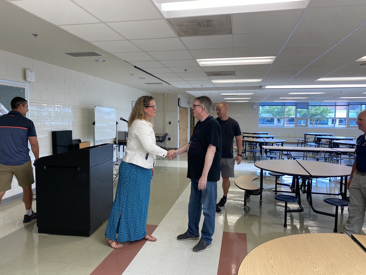 EdisonHSEagles's tweet photo. We have a new Eagle joining our family and community soon. Congratulations and welcome to our next principal, Mrs. Amanda Burke.  #EaglePride @FCPSR3 @graceetayloredd https://t.co/3ZN7DI0QYy