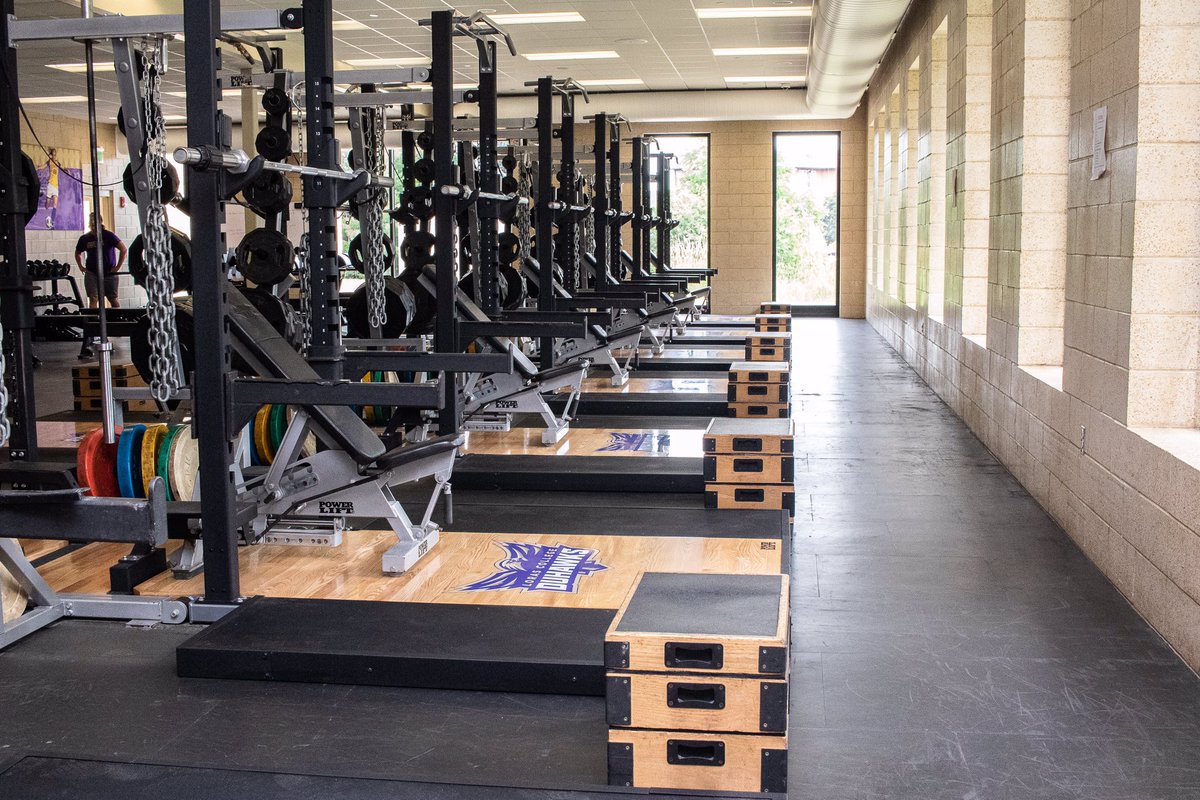 LCFBRecruiting's tweet photo. Do you like to move weight around &amp; get stronger? 🏋️‍♂️We do! Do you believe in speed development? We do! 🏃‍♂️Our facility prepares us before, during, and after their training sessions.

Full-time staff ✔️ 
Enough platform units for team ✔️ 
Post-workout fueling station ✔️

#FlyWithUs https://t.co/cHZnezaJmp