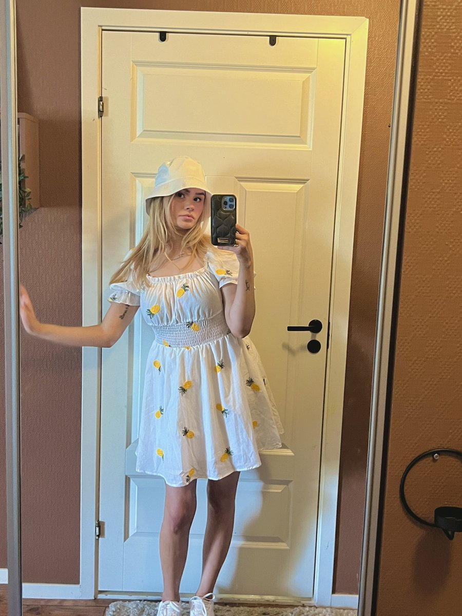 mama is ready for the summer dress season