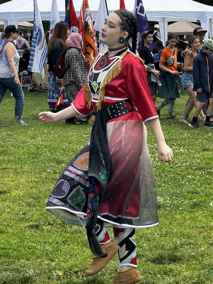 The regalia is so beautiful, not just aesthetically but also what it represents. 

A powerful self-expression that blends historical and modern dress. 

#indigenousculture #powwow #support #empower