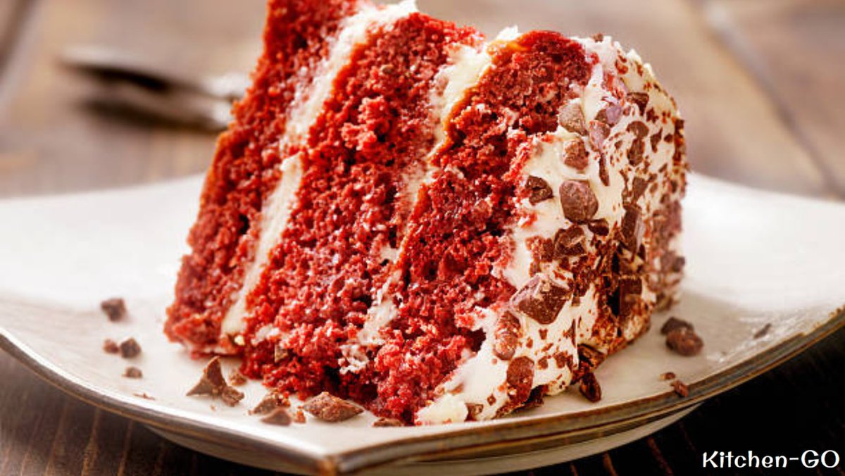 You'll never turn down a red velvet cake! #redvelvetcake #cake #sweets #dessert #cakelover #kitchengo #cooking #foodie #foodlover #herbs #spices #herbsandspices #shakers #grinders