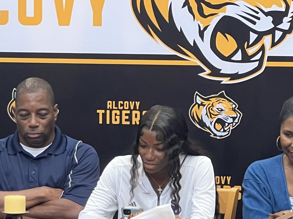 Congratulations to Another Alcovy Track and Field Athlete  Joselyn Branch for signing to Shorter University #growth #patience <a href="/shorteruniv/">Shorter University</a> <a href="/Alcovy_Sports/">AHS Tigers Sports</a> <a href="/bandboyz05/">Dr. Thomas Lowe</a> <a href="/CovNewsSports/">𝘾𝙊𝙑𝙉𝙀𝙒𝙎 𝙎𝙋𝙊𝙍𝙏𝙎</a>