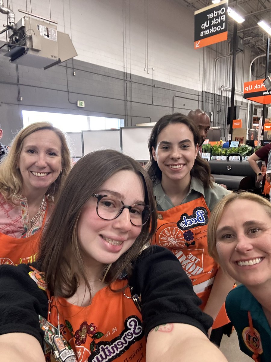 Had a blast hanging out with <a href="/melaniepayneTHD/">Melanie Payne</a> today! <a href="/BreedloveShawna/">Shawna Breedlove</a>