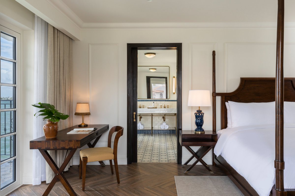 Taking care of your wellbeing has never felt so good. Not only you will rejoice in the sumptuous luxury of your room or suite, but you’ll also be able to transform the bathroom into a private sanctuary.

Your luxurious getaway is one click away. sofitel-legend-panama.com/offers/