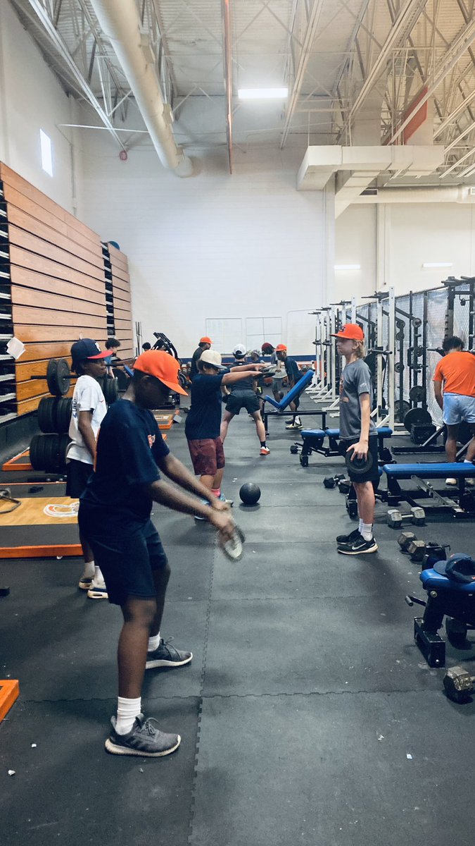 SpringsBoysGA's tweet photo. Champions are built in the off-season. Week 2 day 4! 207 more days until the season starts! #accountability #creatingaculture https://t.co/CJ2lDfzJq2