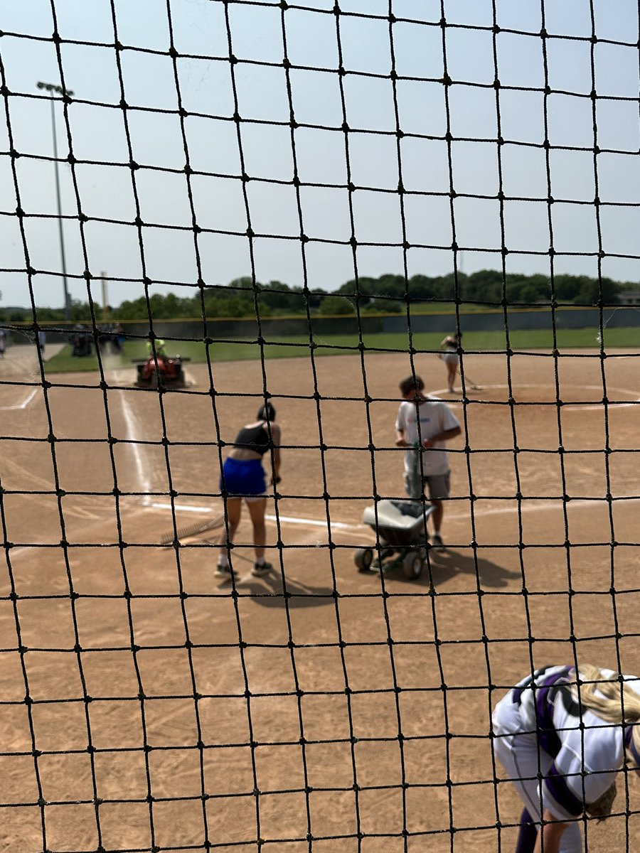 All 4 O’clock games on time!  Fields being prepped and teams ready to battle.  
16u
Field 3-
Fury Platinum X
Vs
Williamsburg Starz

Field 2 
Illinois Chill Gold
Vs 
Aces Fastpitch