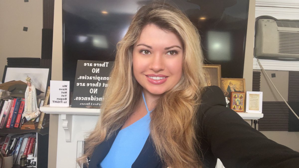Natalie Winters on Twitter "Filling in for Bannon at 5pm EST! Tune in π"