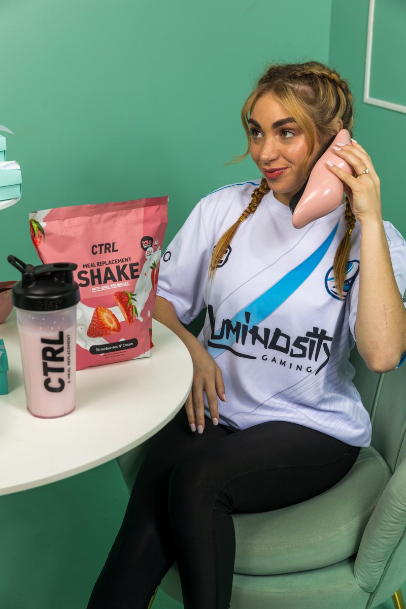 Our phones just won't stop ringing for chances to work with <a href="/JennySmilestv/">JennySmiles</a> ✨