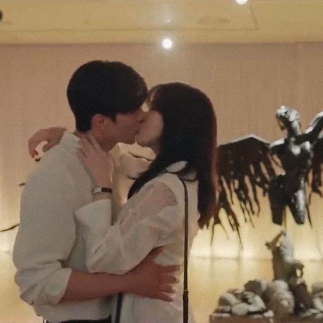 ❥︎Aveces solo se trata de estar con la persona correcta, ¿Quieres ser esa persona en mi vida, lectora?~

#Sexrol #LewdRP #FreeRol