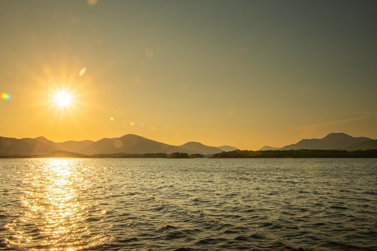 Sunset over Loch Lomond 🏴󠁧󠁢󠁳󠁣󠁴󠁿😁 @VisitScotland @BeingScots @ScotsMagazine @StormHour #sunset #scotland