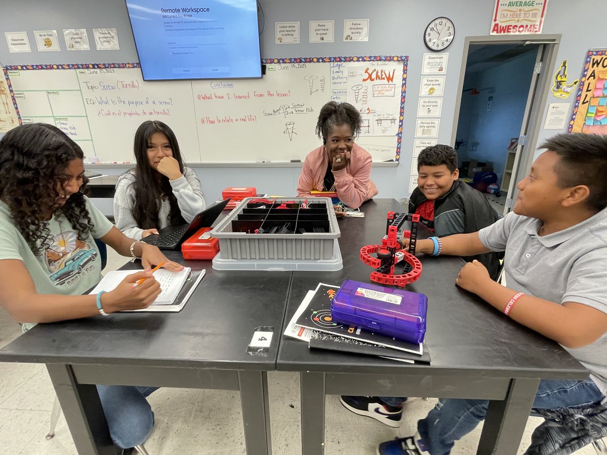 Young scientists are building their language skills at Camp Creator. The summer science camp is hosted at Lincoln Memorial Middle and pairs language arts with engineering/coding for ELL students! #ManateeSchoolsGoodNews Learn more: manateeschools.net/site/default.a…