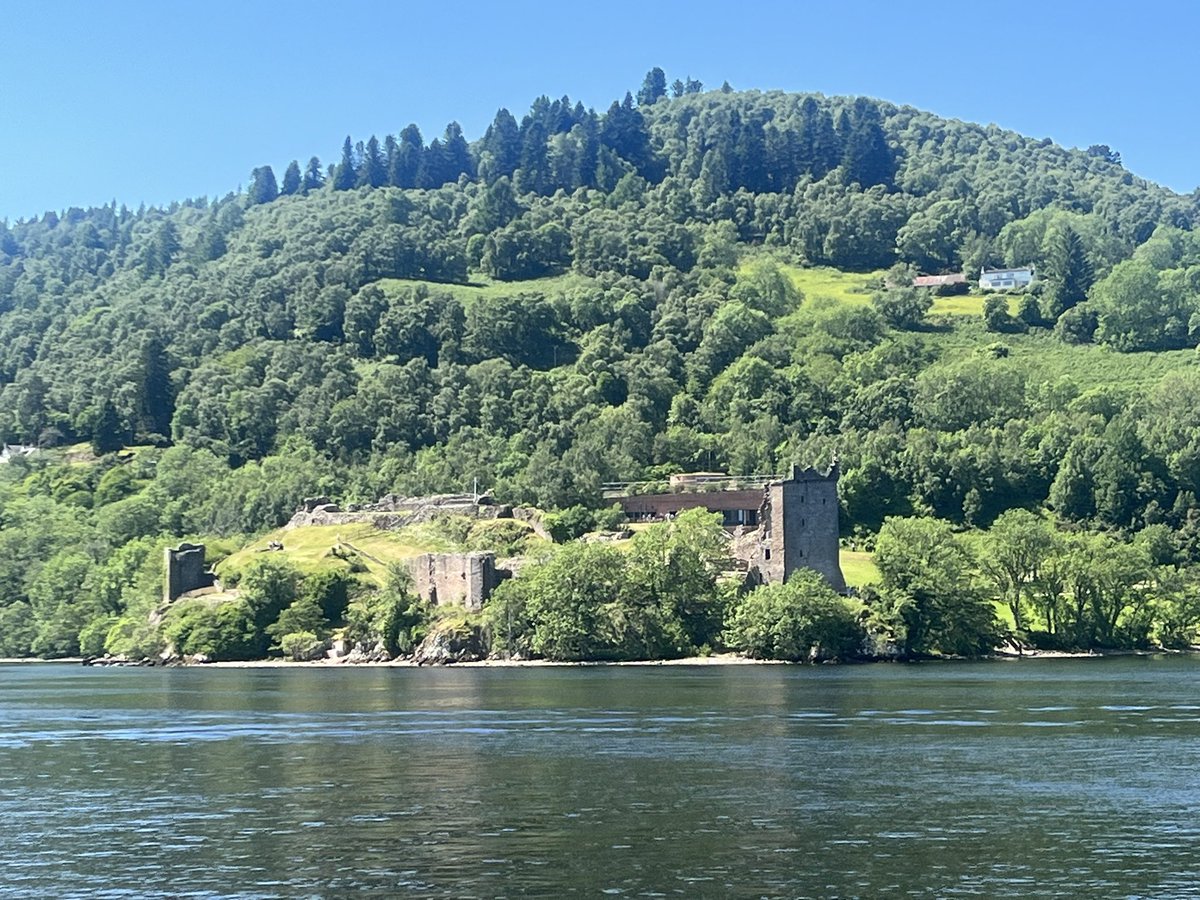 Beautiful day for a visit to #culloden and a sail on #lochness past #urquhartcastle #britainsbestguides @STGAguides #bluebadgetouristguide  #professionaltouristguide