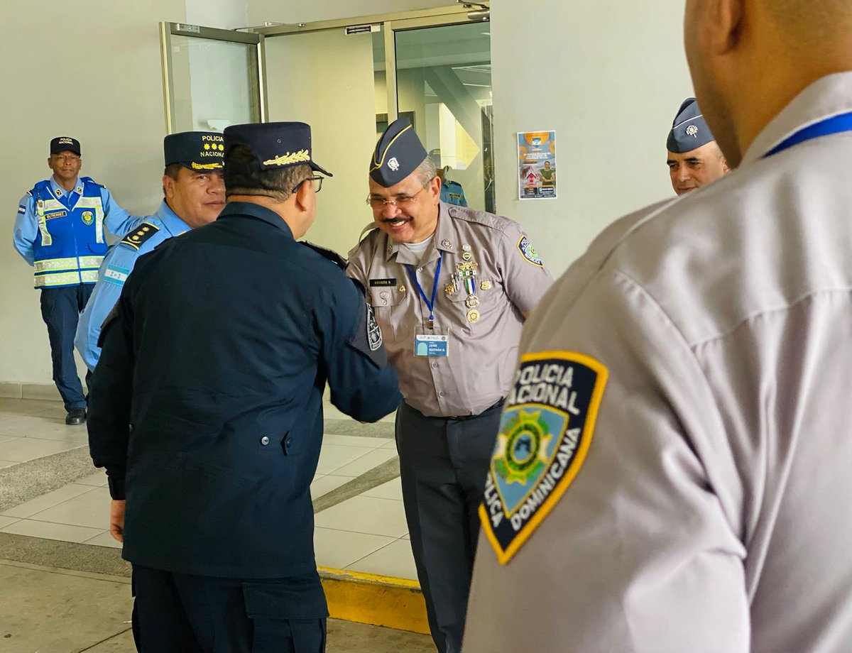 PoliciaHonduras's tweet photo. Alianzas

Comitiva Nacional de República Dominicana visita instalaciones de la Policía Nacional para fortalecer relaciones

Leer más...🚔👉🏽https://t.co/Se5oYjVZn8 https://t.co/WZl5WUTKFf