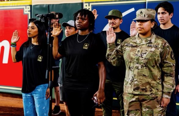 CyHopeTX's tweet photo. One of our Hope Center students, Crystal, was recognized at the @astros game yesterday for joining the Army! 

Crystal, we are so so so proud of you and wish you the absolute best of luck on your new journey! We know you are going to do great ❤️

#usarmy #astrosbaseball #cyhope https://t.co/YSKW9lpLZz