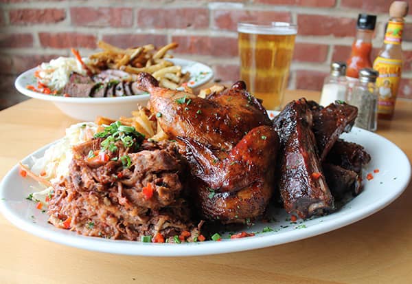 Smoked meats! 🔥💨🍗
Chicken, ribs and pulled pork platters with fries and slaw ~ $10 dine in💥