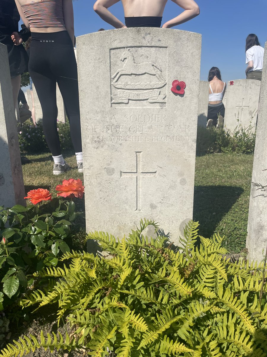 AHSSocSubs's tweet photo. Day 3: Our final day for the 10th Arbroath Pals Battalion. 

First to Essex Farm, then Vancouver Corner to pay our respects to the brave Canadians who faced gas attacks. 

Poelkapelle Cemetery was next, where we each honoured an unknown soldier with a poppy. A somber moment 1/2 https://t.co/nj5WrmsU39